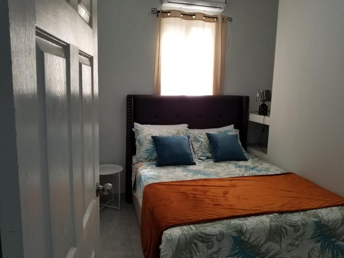 Royal View Apartment Plus Belize City Exterior photo